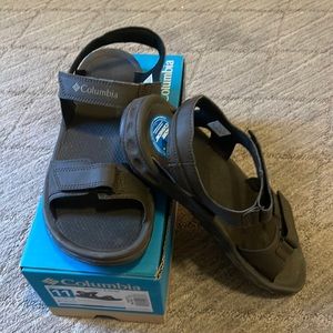 Mens size 11 Columbia brown water shoes in like new condition.Worn 2x dark brown